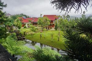 Puutarhaa majoituspaikan Spring Hill Hotel Ruteng ulkopuolella