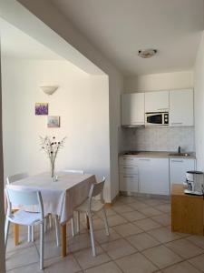 Kuchyň nebo kuchyňský kout v ubytování Apartments Čuljak Rab
