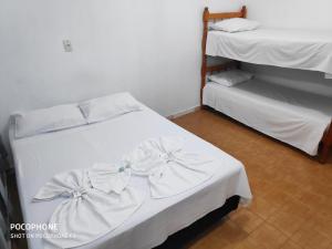 Un pat sau paturi într-o cameră la Imperial Hotel
