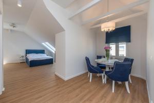 Posteľ alebo postele v izbe v ubytovaní Apartamenty Czwarte Piętro