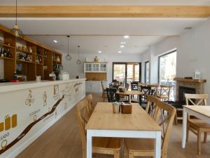 a dining room with tables and chairs in a restaurant at Albergue Casa Sueño in Salas