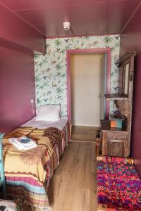 Кровать или кровати в номере FlipFlop Beach Bar & Rooms