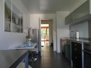 Kuchyň nebo kuchyňský kout v ubytování Baselblick
