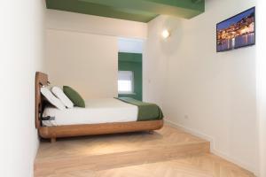 Postel nebo postele na pokoji v ubytování Metropolitan Suites