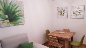 a dining room with a wooden table and chairs at El Escondite de Hurlé in Gijón