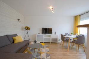 a living room with a couch and a table at APPARTEMENT MODERNE A CAEN POUR 4 PERSONNES in Caen