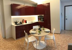 a kitchen with a table and chairs in a kitchen at Le Piazzette Schio in Schio