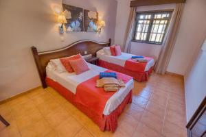 Ένα ή περισσότερα κρεβάτια σε δωμάτιο στο Ona Las Casitas +53 φωτογραφίες