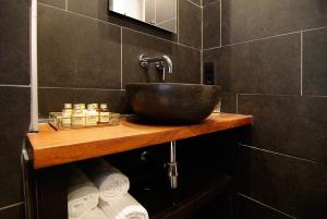 Galeriebild der Unterkunft 1637: Historic Canal View Suites in Amsterdam