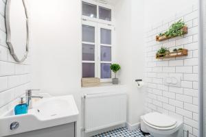 Vannituba majutusasutuses BpR King Street Vintage Design Home with A/C