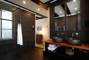 Galeriebild der Unterkunft 1637: Historic Canal View Suites in Amsterdam