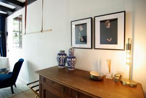 Ein Sitzbereich in der Unterkunft 1637: Historic Canal View Suites