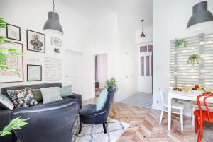 Istumisnurk majutusasutuses BpR King Street Vintage Design Home with A/C