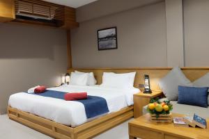 Ein Bett oder Betten in einem Zimmer der Unterkunft Koh Ma Beach Resort - SHA Extra Plus