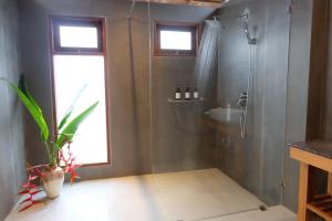Ein Badezimmer in der Unterkunft Koh Ma Beach Resort - SHA Extra Plus