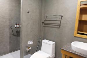 Ein Badezimmer in der Unterkunft Koh Ma Beach Resort - SHA Extra Plus