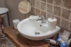 Koupelna v ubytování Agriturismo La Ripolina