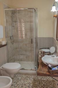 Koupelna v ubytování Agriturismo La Ripolina