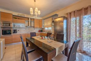 Η κουζίνα ή μικρή κουζίνα στο Helios Maisonette