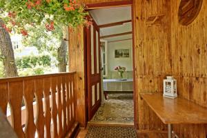 a wooden hallway with a table and a window at Domek Letni Bałtycka in Sopot +5 photos