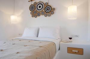 A bed or beds in a room at Yialos Ios Hotel