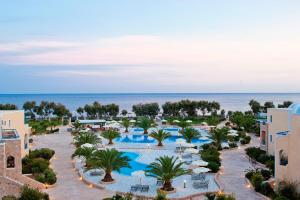Bazén v ubytování Santo Miramare Beach Resort nebo v jeho okolí
