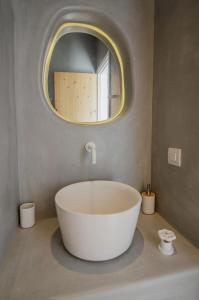A bathroom at Yialos Ios Hotel