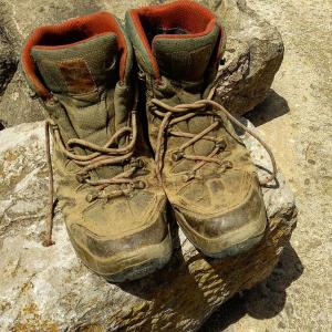 a pair of hiking boots sitting on a rock at La casa de l'Avi in Tortellá