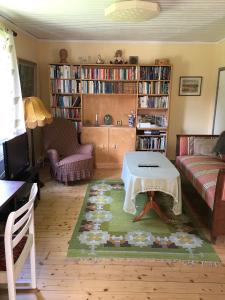 The library in the holiday home