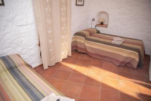 A bed or beds in a room at Cuevas el Torriblanco
