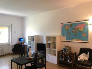 a living room with a table and a map on the wall at AppleCat in Rome
