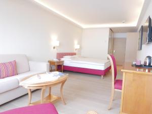 Posteľ alebo postele v izbe v ubytovaní ALPIN- Das Sporthotel, SUMMERCARD included May - September