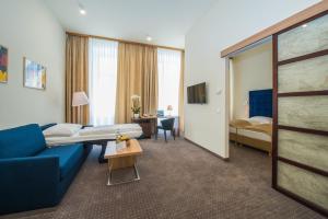 Posteľ alebo postele v izbe v ubytovaní HiLight Suites Hotel