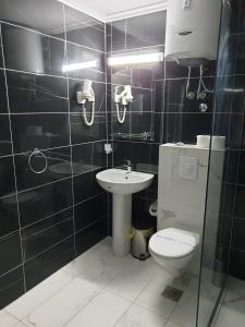 Ένα μπάνιο στο Hotel Cingo