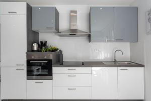 Kuchyň nebo kuchyňský kout v ubytování Apartments Amore