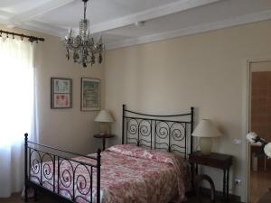 Łóżko lub łóżka w pokoju w obiekcie VILLA LE ROSE