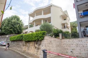 Το κτήριο όπου στεγάζεται  ο ξενώνας