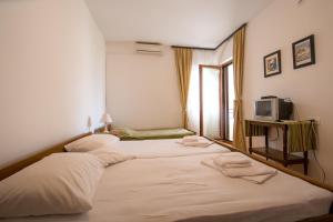 Postel nebo postele na pokoji v ubytování Guesthouse Dapcevic