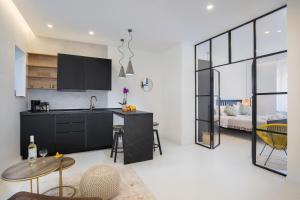 Postel nebo postele na pokoji v ubytování Twins Idola Apartments