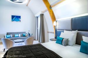 a hotel room with a bed and a couch at Imp&eacute;rial Palace in Annecy