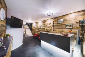 TV a/nebo společenská místnost v ubytování Derby Apart Hotel