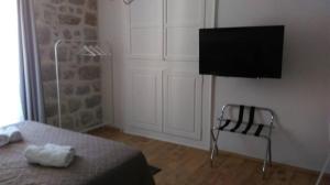 TV a/nebo společenská místnost v ubytování Rilati palace Dubrovnik 3