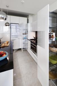 Kuchyňa alebo kuchynka v ubytovaní Apartament Playa Baltis 66 z widokiem na morze
