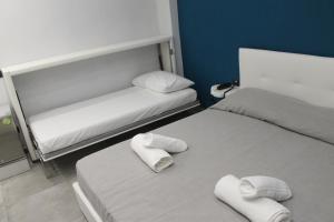 Olive Luxury Rooms tesisinde bir odada yatak veya yataklar