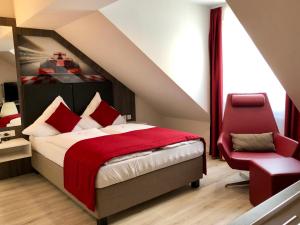 
a hotel room with a bed and a dresser at Star Apart Hotel Sachsenhausen in Frankfurt/Main
