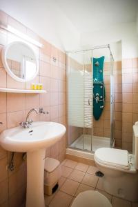 Koupelna v ubytování Theodora Corfu Holiday Apartments