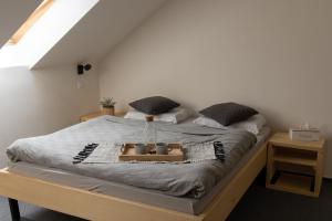 Posteľ alebo postele v izbe v ubytovaní Treehouse Apartments