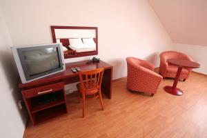 Televízia a/alebo spoločenská miestnosť v ubytovaní Apart Hotel Susa