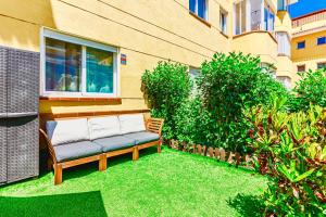 A garden outside Charming Apartment with a Cozy Terrace
