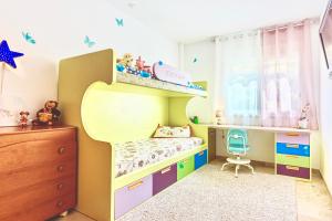 A kitchen or kitchenette at Charming Apartment with a Cozy Terrace